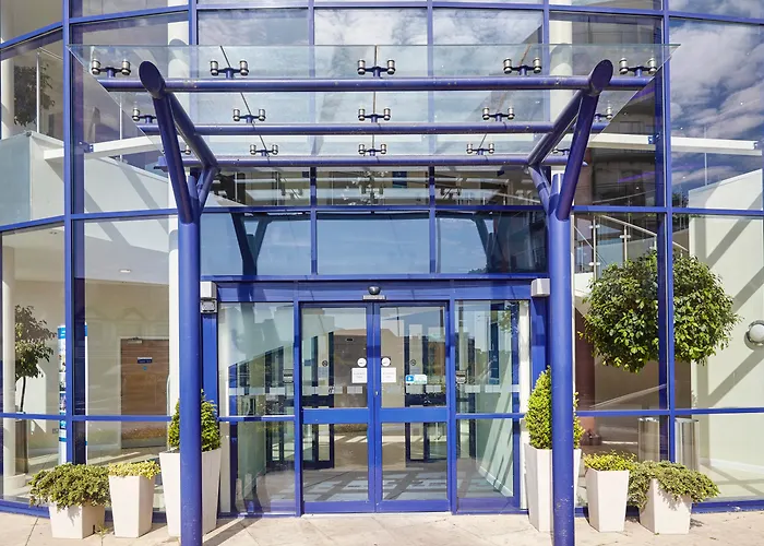 Holiday Inn Express London - Newbury Park, An Ihg Hotel