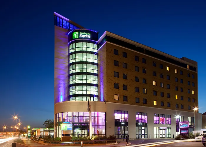Holiday Inn Express London - Newbury Park, An Ihg Hotel